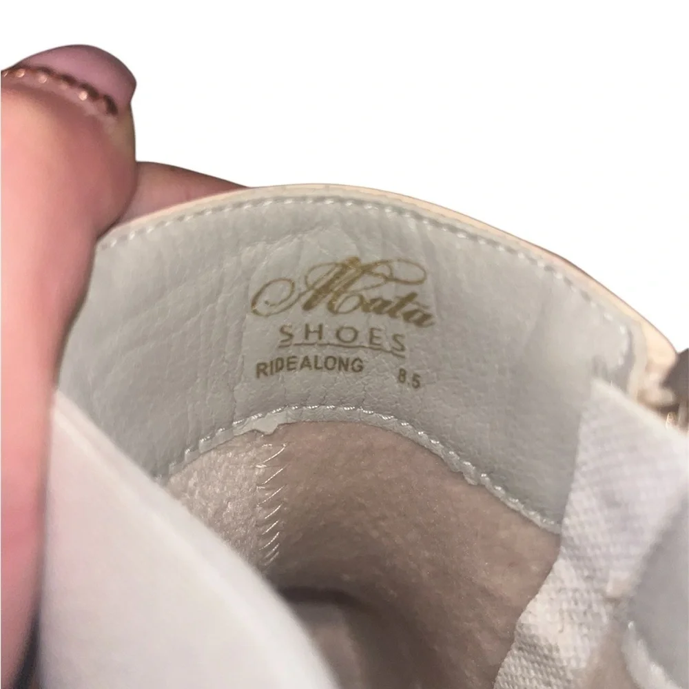 NWOT Mata Chic Blush Pink Ankle Boots with Gold Chain